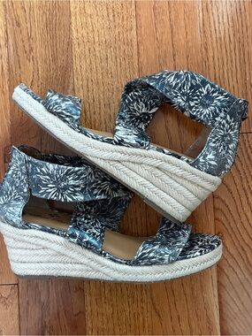 Patricia Nash Black & White Floral Espadrille Wedges